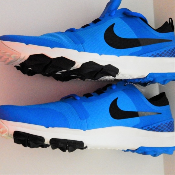 NEW Men Athletic shoes Nike blue 9 running trail or track New with plastic tag - Picture 3 of 4